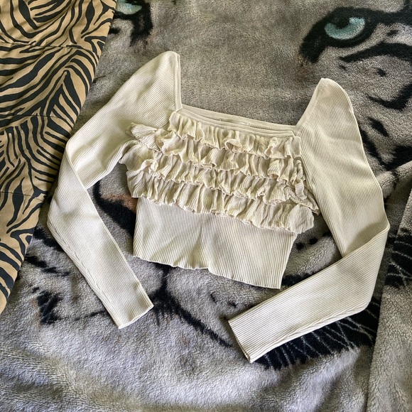 *Sold* Tiered ruffle front top size S/M - Picture 1 of 11